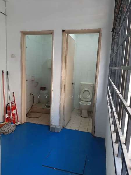 Kedai untuk Disewa di Taman Puncak Jalil (Seri Kembangan) - YY Wong - Bathroom - PropertyGuru.com.my