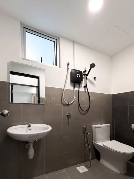 Pangsapuri untuk Disewa di Residensi Akasia Jubilee - Kim Ling - Bathroom 2 - PropertyGuru.com.my