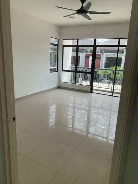 Rumah Teres 2 Tingkat untuk Dijual di Taman M-Residensi (Rawang) - Aaron Yee - Balcony - PropertyGuru.com.my