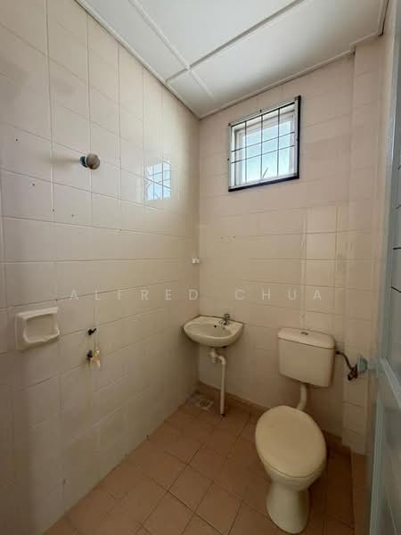 Rumah Teres 1 Tingkat untuk Dijual di Serian (Sarawak) - Alfred Chua - Bathroom - PropertyGuru.com.my