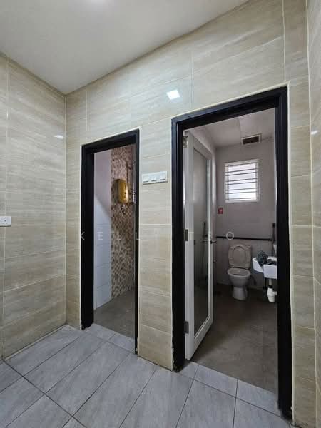 Pejabat untuk Disewa di Bandar Bukit Tinggi 2 (Klang) - Kelly Teo - Bathroom - PropertyGuru.com.my
