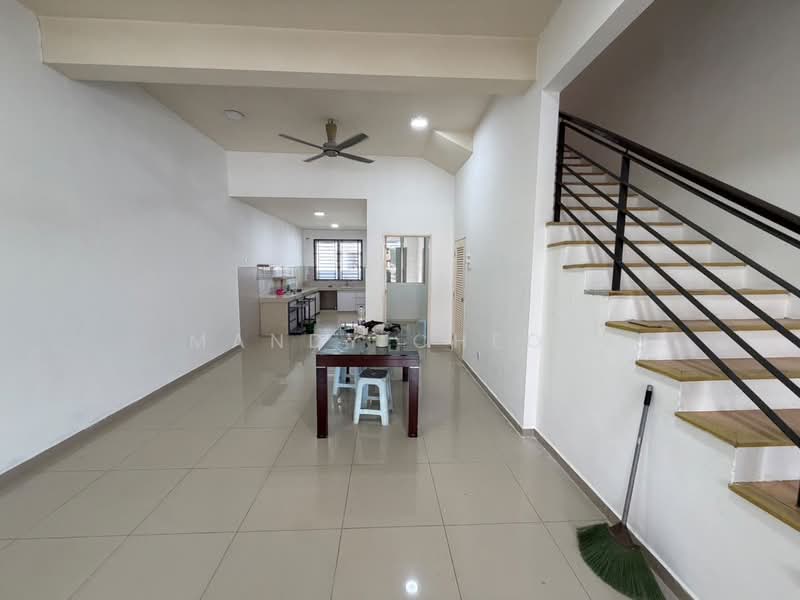 Rumah Teres untuk Disewa di Bandar Country Homes (Rawang) - Mandy Cheow - Living Room - PropertyGuru.com.my