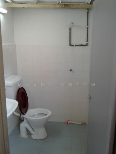 Flat for Sale at Rajawali Apartment - Mandy Cheow - Bathroom - PropertyGuru.com.my