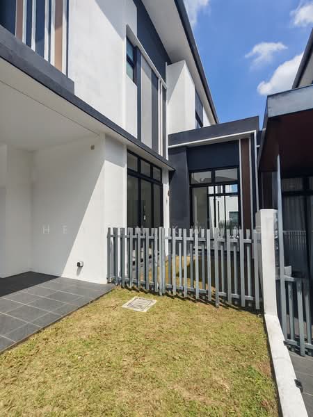 2-storey Terraced House for Sale in Setia Alam (Selangor) - Heylen Kwang - Exterior - PropertyGuru.com.my