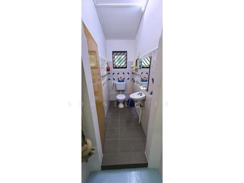 Rumah Teres 2 Tingkat untuk Dijual di Taman Kampung Majid (Kluang) - Shanel Tee - Bathroom - PropertyGuru.com.my