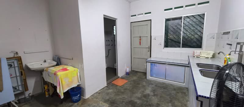 Rumah Teres 2 Tingkat untuk Dijual di Taman Kampung Majid (Kluang) - Shanel Tee - Kitchen - PropertyGuru.com.my