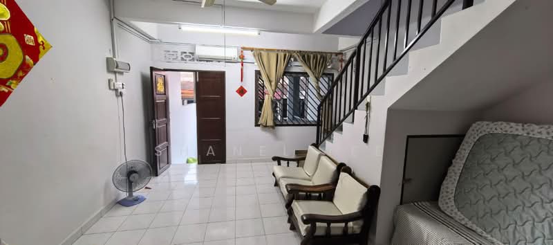 Rumah Teres 2 Tingkat untuk Dijual di Taman Kampung Majid (Kluang) - Shanel Tee - Living Room - PropertyGuru.com.my