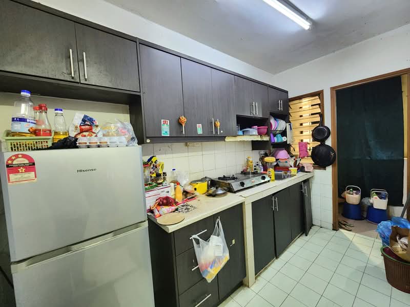 Pangsapuri untuk Dijual di Pusat Komersial Seksyen 7 - Hairi Halim - PropertyGuru.com.my