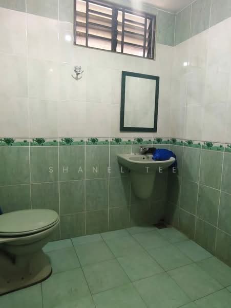 Rumah Teres 1 Tingkat untuk Dijual di Taman Dato Amar Diraja (Kluang) - Shanel Tee - Bathroom - PropertyGuru.com.my