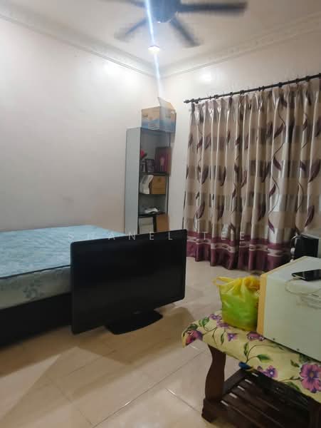 Rumah Teres 1 Tingkat untuk Dijual di Taman Dato Amar Diraja (Kluang) - Shanel Tee - Bedroom - PropertyGuru.com.my