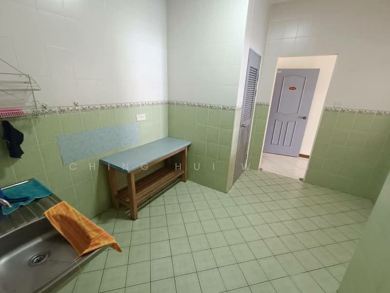 Kondominium untuk Dijual di Marina Court Resort Condominium - Ching Hui Wong - Kitchen - PropertyGuru.com.my