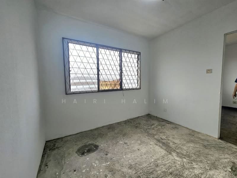 Flat for Sale at Flat PKNS Seksyen 8 - Hairi Halim - PropertyGuru.com.my
