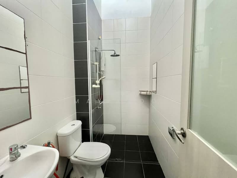 Rumah Kluster untuk Dijual di Taman Setia Indah (Tebrau) - May Khoo - Bathroom - PropertyGuru.com.my