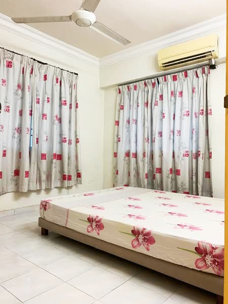 Pangsapuri untuk Disewa di Taman Pekaka Block 31 - Jerry Tan - Bedroom - PropertyGuru.com.my