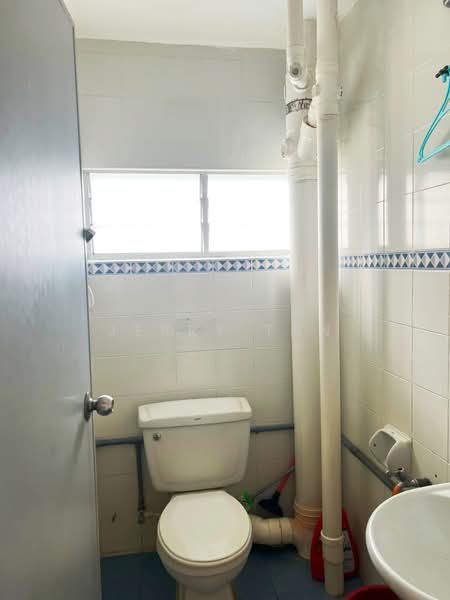 Pangsapuri untuk Disewa di Taman Kristal - Jerry Tan - Bathroom - PropertyGuru.com.my
