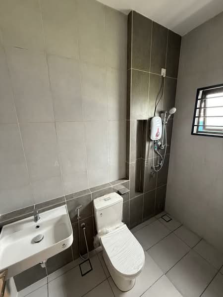 Terraced House for Rent in Bandar Kinrara Seksyen 1 (Bandar Kinrara) - Alvin Teh - Bathroom - PropertyGuru.com.my