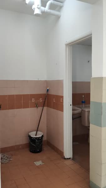 Kondominium untuk Dijual di Bukit OUG Condominiums - BS Lee - Bathroom - PropertyGuru.com.my