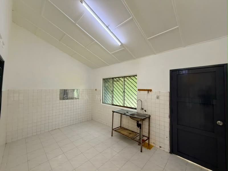 Rumah Teres 1 Tingkat untuk Dijual di Kluang (Johor) - Shanel Tee - Kitchen - PropertyGuru.com.my