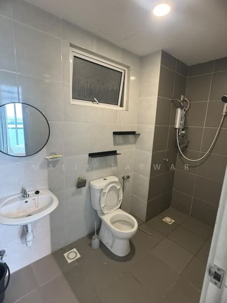 Servis Apartment untuk Disewa di Saville D'lake - Malik Sarwar - Bathroom - PropertyGuru.com.my