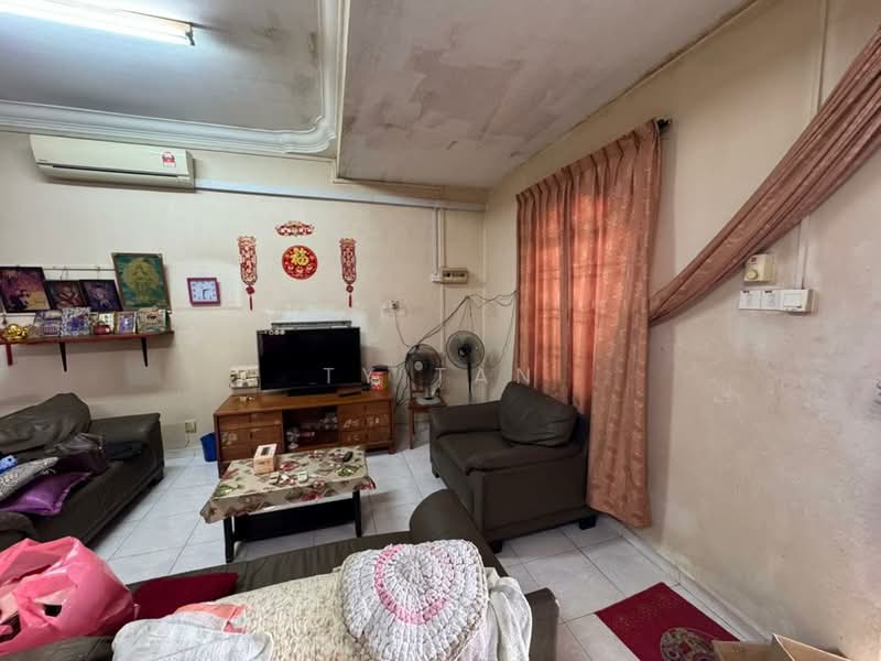 Rumah Teres 2 Tingkat untuk Dijual di Taman Pulai Utama (Skudai) - TY Tan - Living Room - PropertyGuru.com.my