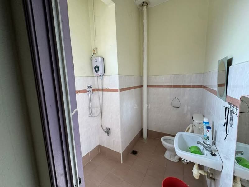 Rumah Teres 2 Tingkat untuk Dijual di Taman Pulai Utama (Skudai) - TY Tan - Bathroom - PropertyGuru.com.my
