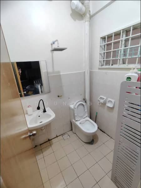 Pangsapuri untuk Disewa di Apartment Sri Ara - Edmund Goh - Bathroom - PropertyGuru.com.my