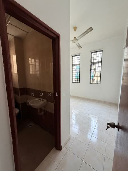 Pangsapuri untuk Disewa di Seri Nuang Apartment - Norlela . - Bathroom - PropertyGuru.com.my