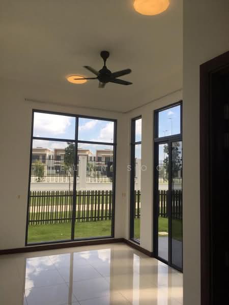 Rumah Berkembar untuk Dijual di Eco Sanctuary (Telok Panglima Garang) - Elyn Soo - Living Room - PropertyGuru.com.my