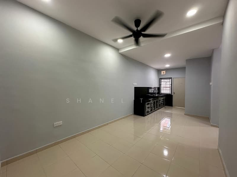 1-storey Terraced House for Rent in Bandar Seri Impian (Kluang) - Shanel Tee - Kitchen - PropertyGuru.com.my