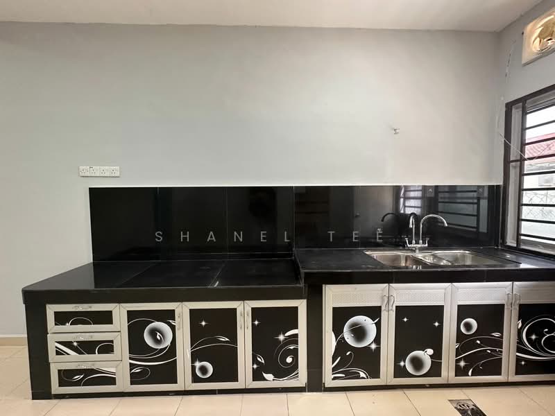 1-storey Terraced House for Rent in Bandar Seri Impian (Kluang) - Shanel Tee - Kitchen - PropertyGuru.com.my