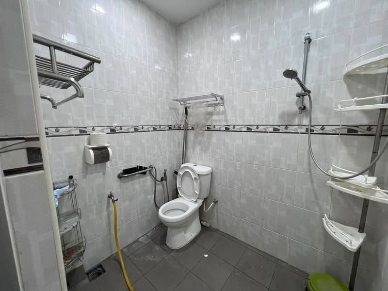 1-storey Terraced House for Rent in Taman Ungku Tun Aminah (Skudai) - Chris Lee - Bathroom - PropertyGuru.com.my