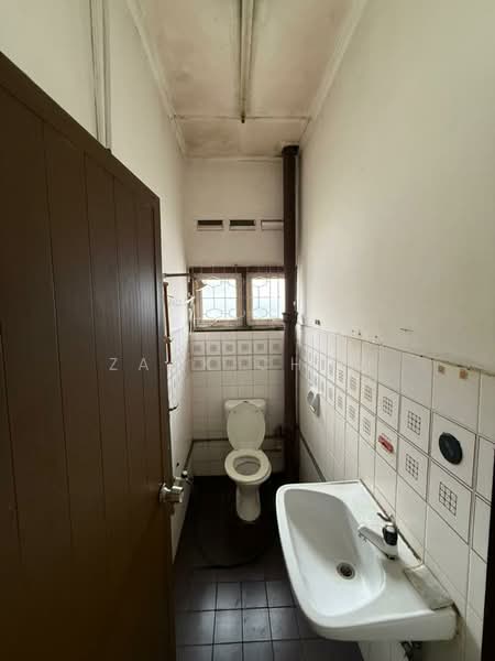 2-storey Terraced House for Sale in Taman Suria (Johor Bahru) - Zack Chow - Bathroom - PropertyGuru.com.my