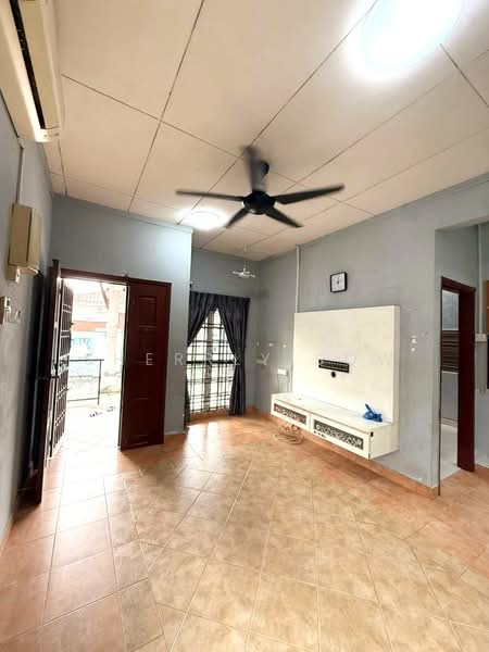 1-storey Terraced House for Sale in Bandar Uda Utama (Johor Bahru) - Sherrly Sow - Living Room - PropertyGuru.com.my