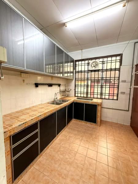 1-storey Terraced House for Sale in Bandar Uda Utama (Johor Bahru) - Sherrly Sow - Kitchen - PropertyGuru.com.my