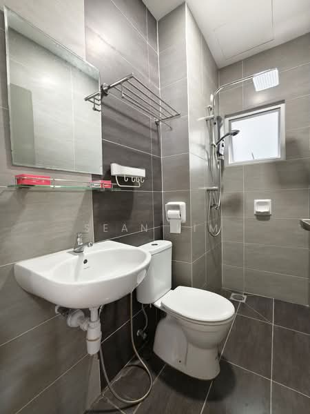 Kondominium untuk Dijual di Zeta Deskye (Alam Saujana) - Sean Lim - Bathroom - PropertyGuru.com.my