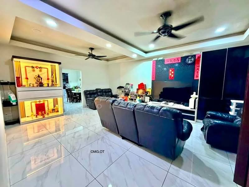 Rumah Teres 2 Tingkat untuk Dijual di Bandar Botanic (Klang) - Mason Chiah - Living Room - PropertyGuru.com.my