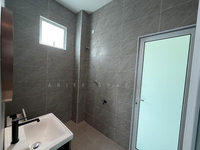 Bungalow House for Sale in Kajang (Selangor) - Ariff Syafiq - Bathroom - PropertyGuru.com.my