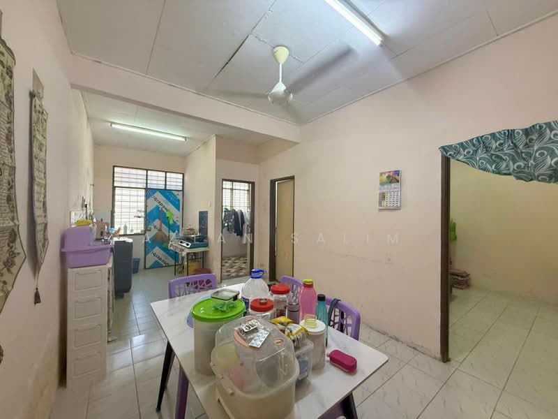 1-storey Terraced House for Sale in Taman Politeknik (Telok Kemang) - Azlan Salim - Dining Room - PropertyGuru.com.my