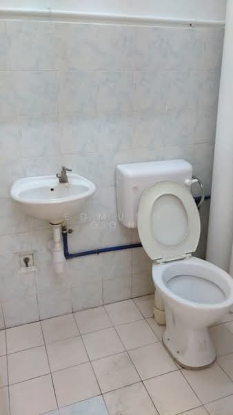 Pangsapuri untuk Dijual di Pangsapuri Lagoon Perdana - Edmund Goh - Bathroom - PropertyGuru.com.my