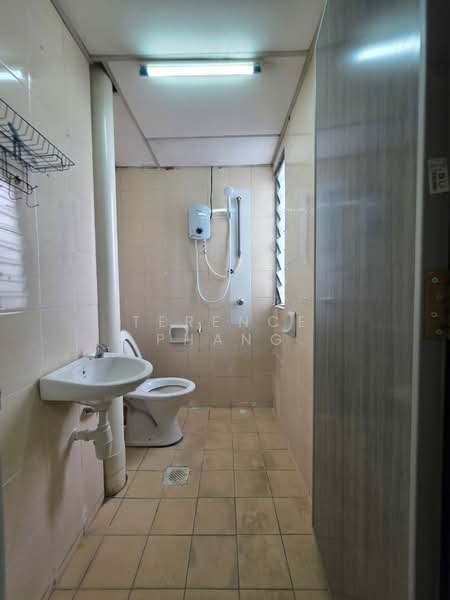 Pangsapuri untuk Disewa di Pangsapuri Seri Setia - Terence Phang - Bathroom - PropertyGuru.com.my