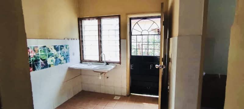 2-storey Terraced House for Rent in Taman Aman Putra (Puchong) - Kow Tze Fui - Kitchen - PropertyGuru.com.my