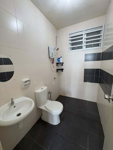 Servis Apartment untuk Disewa di Kalista Residence - Jessie Chen - Bathroom - PropertyGuru.com.my
