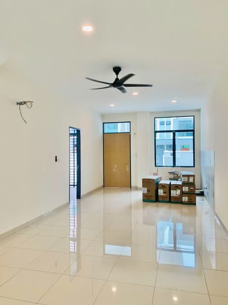 Rumah Teres 2.5 Tingkat untuk Disewa di Taman Nusaputra Timur (Puchong) - Kow Tze Fui - Living Room - PropertyGuru.com.my