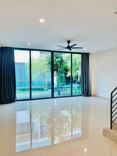 Rumah Teres 2.5 Tingkat untuk Disewa di Taman Nusaputra Timur (Puchong) - Kow Tze Fui - Living Room - PropertyGuru.com.my