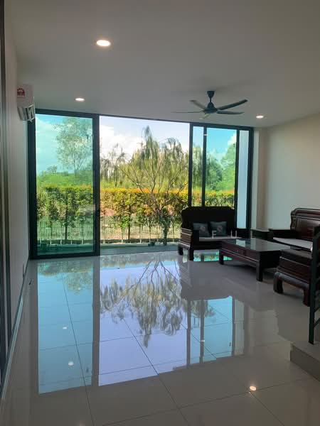 Rumah Teres 2.5 Tingkat untuk Disewa di Taman Nusaputra Timur (Puchong) - Kow Tze Fui - Living Room - PropertyGuru.com.my