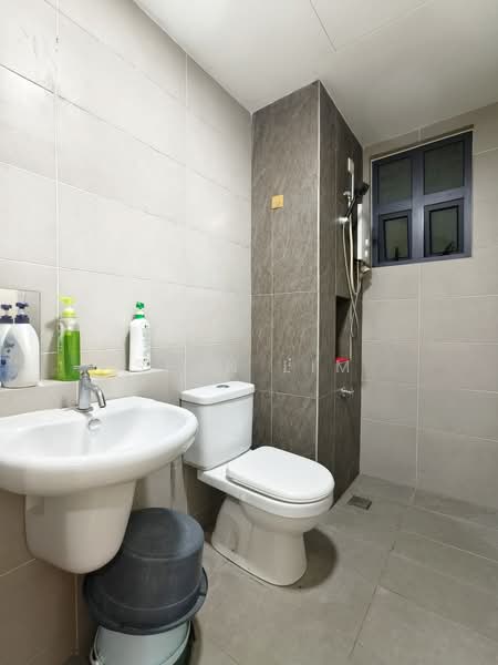 Kondominium untuk Dijual di Ascenda Residence @ Skyarena - Sean Lim - Bathroom - PropertyGuru.com.my