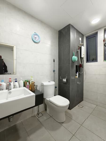Kondominium untuk Dijual di Ascenda Residence @ Skyarena - Sean Lim - Bathroom - PropertyGuru.com.my