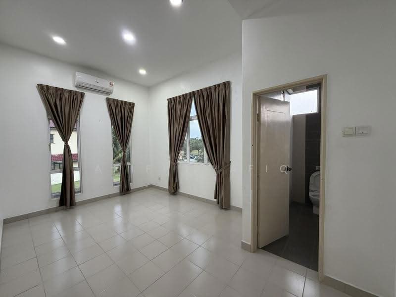 Bungalow House for Sale in Bandar Baru Salak Tinggi (Sepang) - Ariff Syafiq - Living Room - PropertyGuru.com.my
