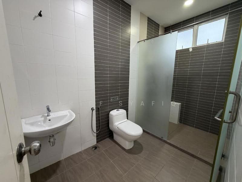 Bungalow House for Sale in Bandar Baru Salak Tinggi (Sepang) - Ariff Syafiq - Bathroom - PropertyGuru.com.my
