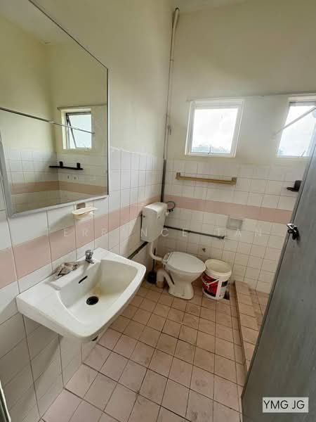 Pangsapuri untuk Dijual di Pelangi Court - Terrance Tan - Bathroom - PropertyGuru.com.my